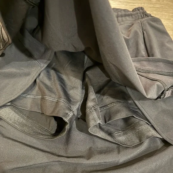 Lululemon Hotty Hot High-Rise Running Skirt Black Size 4 Built-In Liner - Picture 10 of 11